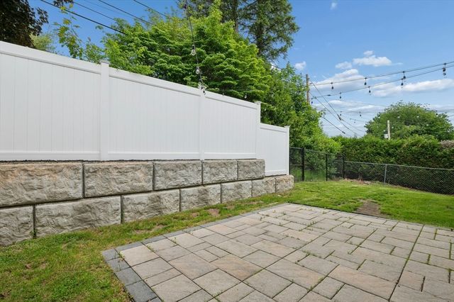 129 Derby St, Worcester, MA 01604