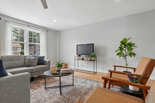 129 Derby St, Worcester, MA 01604