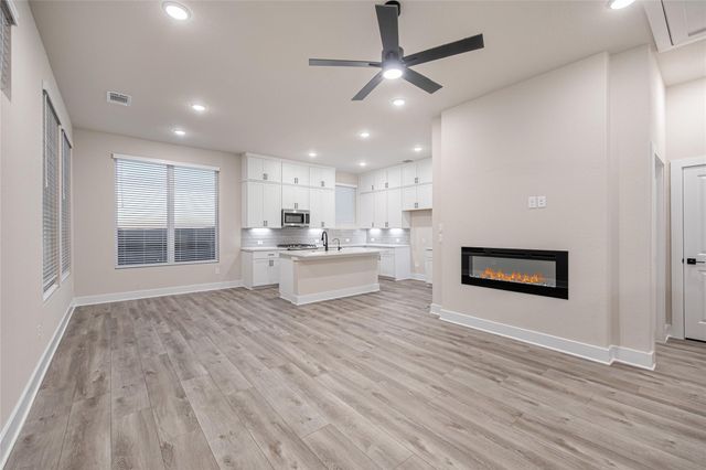 207 Flora Springs CV, Liberty Hill, TX 78642