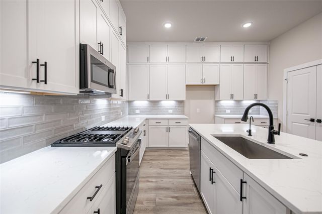 207 Flora Springs CV, Liberty Hill, TX 78642