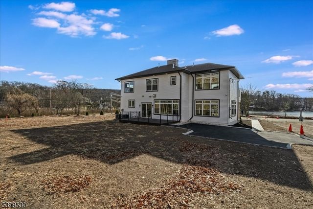 424 Lake Shore Dr, West Milford Twp., NJ 07421