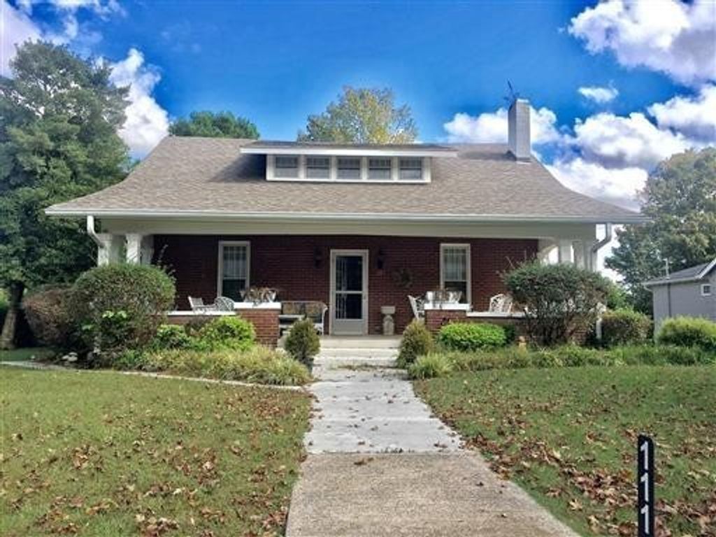 111 McCreary Hts, Dickson, TN 37055