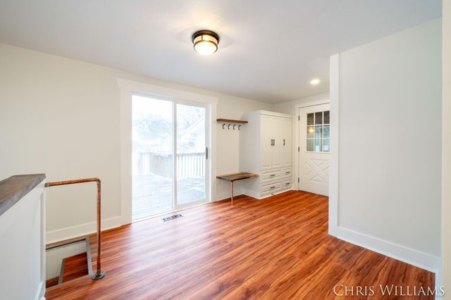 402 W Clinton Street, Hastings, MI 49058