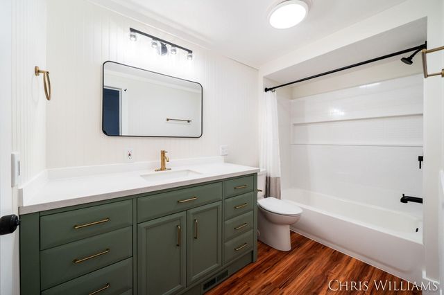 402 W Clinton Street, Hastings, MI 49058