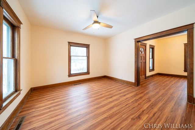 402 W Clinton Street, Hastings, MI 49058