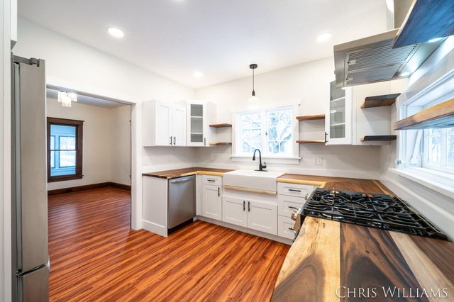 402 W Clinton Street, Hastings, MI 49058