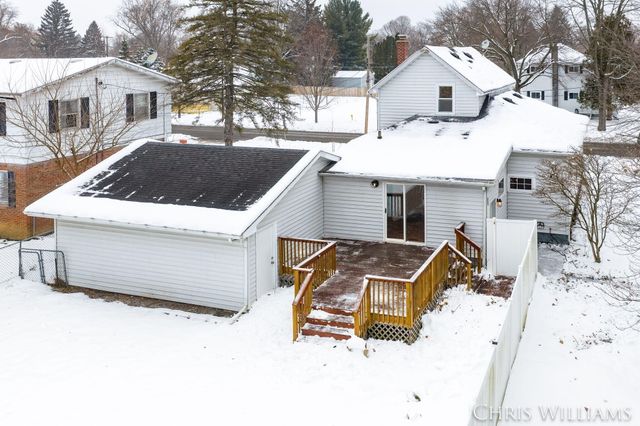 402 W Clinton Street, Hastings, MI 49058