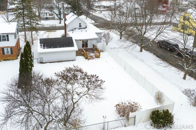 402 W Clinton Street, Hastings, MI 49058