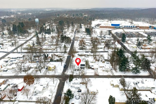 402 W Clinton Street, Hastings, MI 49058