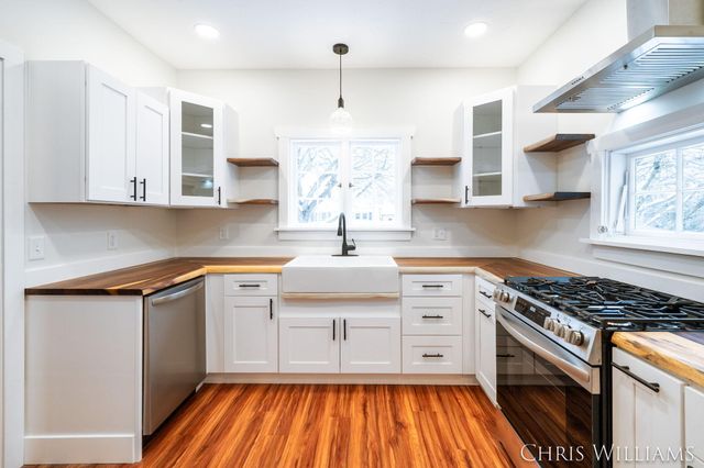 402 W Clinton Street, Hastings, MI 49058