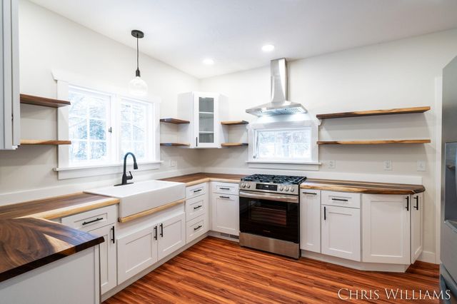 402 W Clinton Street, Hastings, MI 49058