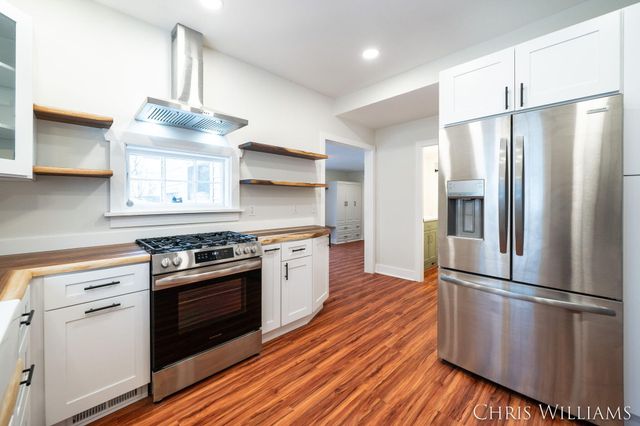 402 W Clinton Street, Hastings, MI 49058