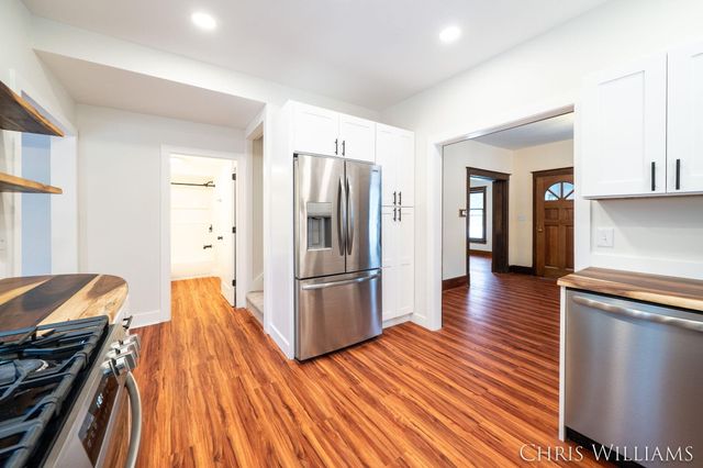 402 W Clinton Street, Hastings, MI 49058