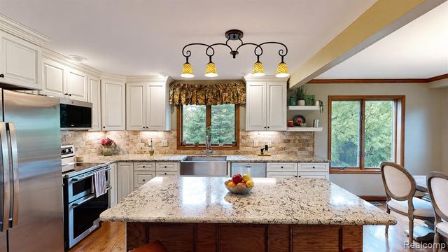3616 Wedgewood Drive, Lapeer, MI 48446
