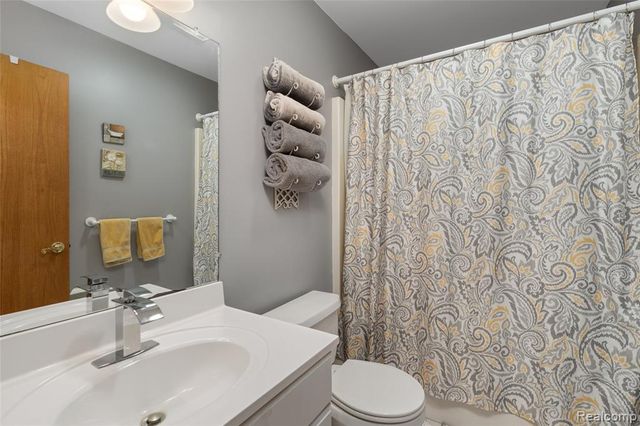 3616 Wedgewood Drive, Lapeer, MI 48446