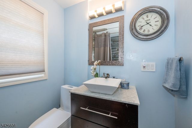 2160 Allen St, Rahway City, NJ 07065