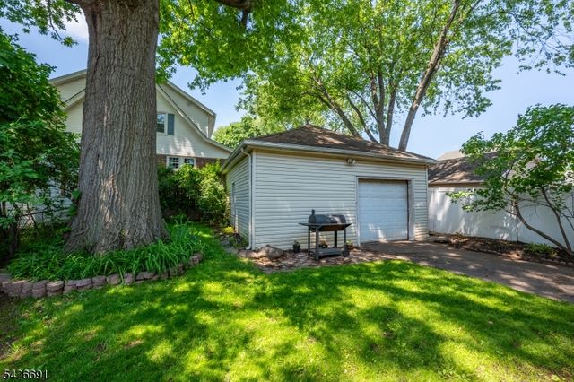 2160 Allen St, Rahway City, NJ 07065