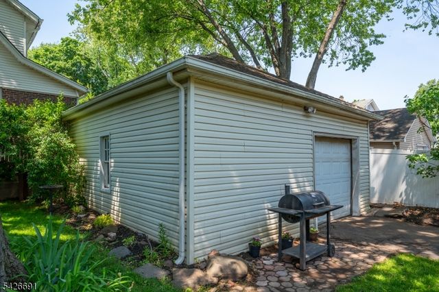 2160 Allen St, Rahway City, NJ 07065