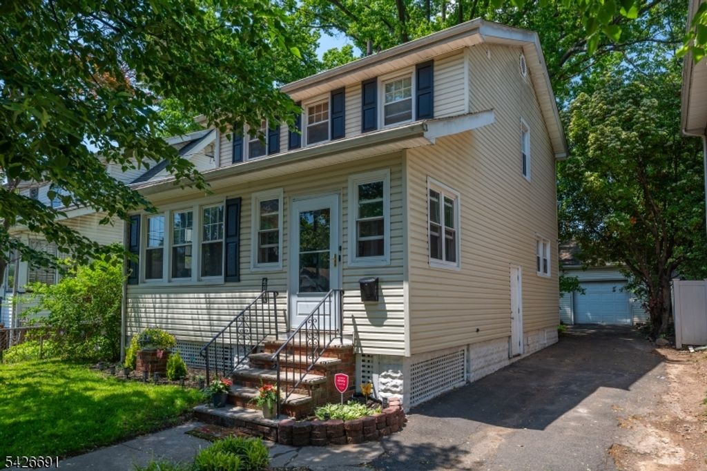 2160 Allen St, Rahway City, NJ 07065