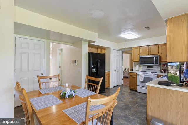 2929 MARSH HAWK DR, Waldorf, MD 20603