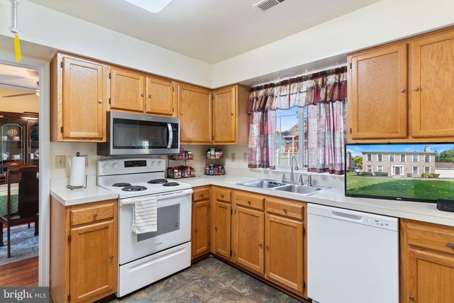 2929 MARSH HAWK DR, Waldorf, MD 20603