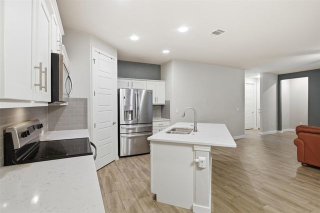 511 Taylor DR, Horseshoe Bay, TX 78657