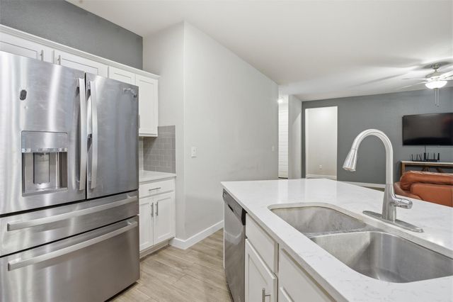 511 Taylor DR, Horseshoe Bay, TX 78657