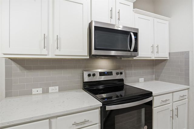 511 Taylor DR, Horseshoe Bay, TX 78657