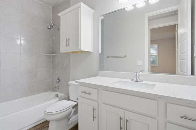 511 Taylor DR, Horseshoe Bay, TX 78657