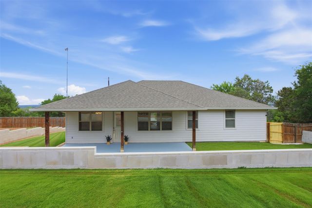 511 Taylor DR, Horseshoe Bay, TX 78657