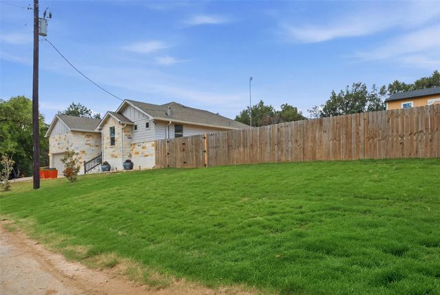 511 Taylor DR, Horseshoe Bay, TX 78657