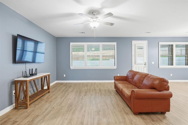 511 Taylor DR, Horseshoe Bay, TX 78657