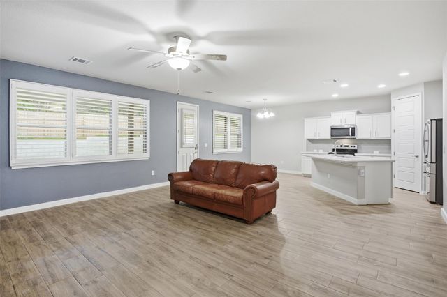 511 Taylor DR, Horseshoe Bay, TX 78657