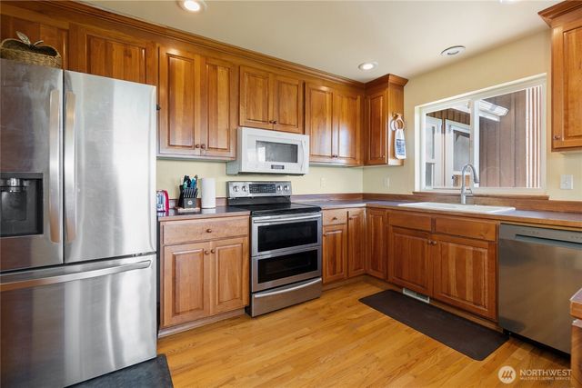 1013 Mallard Lane, Camano Island, WA 98282