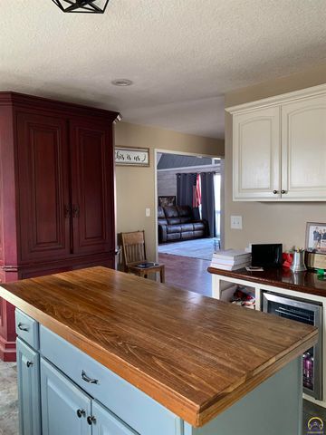 1767 Road 190, Emporia, KS 66801