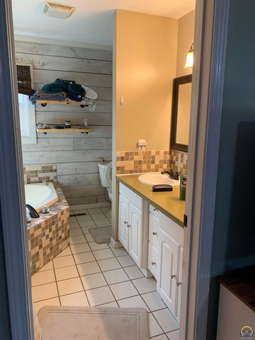 1767 Road 190, Emporia, KS 66801