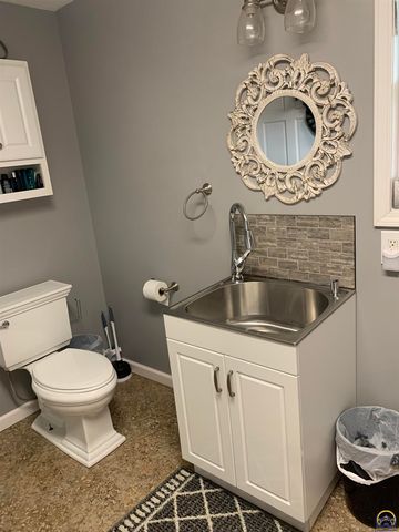 1767 Road 190, Emporia, KS 66801