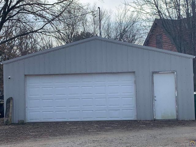 1767 Road 190, Emporia, KS 66801