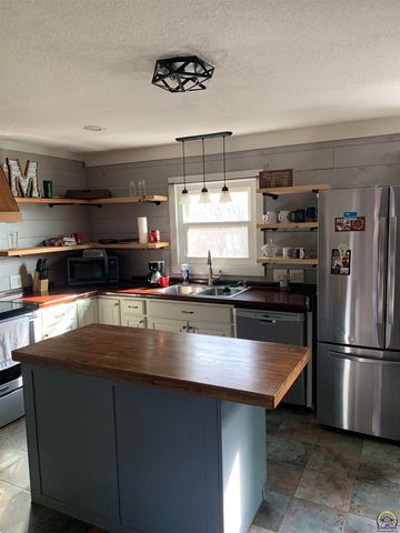 1767 Road 190, Emporia, KS 66801