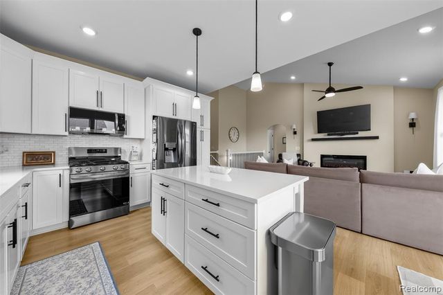 2169 Dabate Drive, Howell, MI 48843