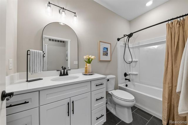 2169 Dabate Drive, Howell, MI 48843