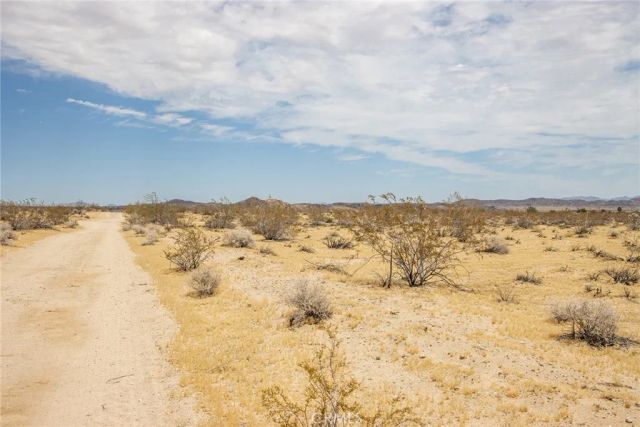 5589 Sutton, Joshua Tree, CA 92252