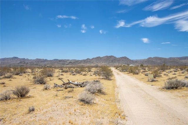 5589 Sutton, Joshua Tree, CA 92252