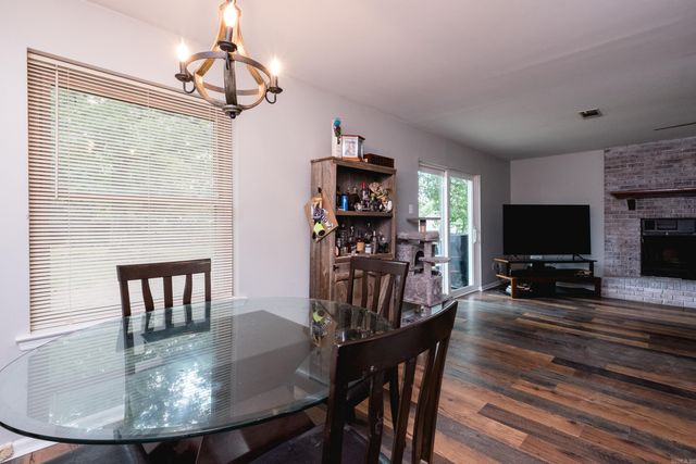 4 Oak Forest Cove, Maumelle, AR 72113