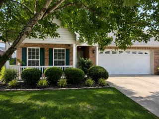 1302 Crofton Park Ct, Columbia, TN 38401