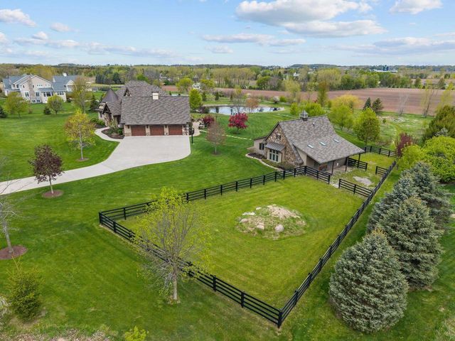 W3642 EQUESTRIAN TRAIL, Freedom, WI 54913