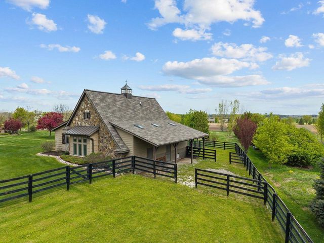 W3642 EQUESTRIAN TRAIL, Freedom, WI 54913