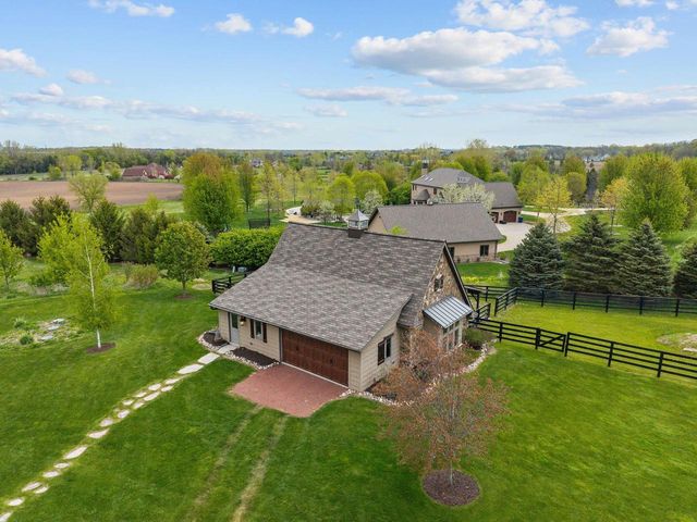 W3642 EQUESTRIAN TRAIL, Freedom, WI 54913