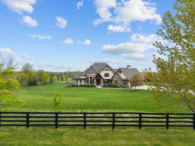 W3642 EQUESTRIAN TRAIL, Freedom, WI 54913