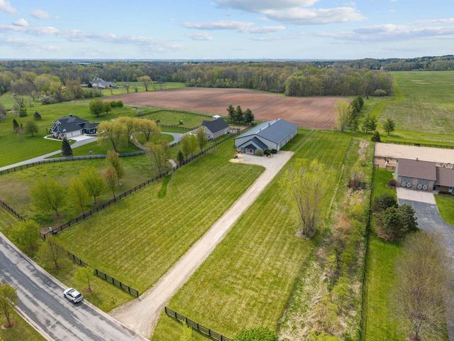W3642 EQUESTRIAN TRAIL, Freedom, WI 54913